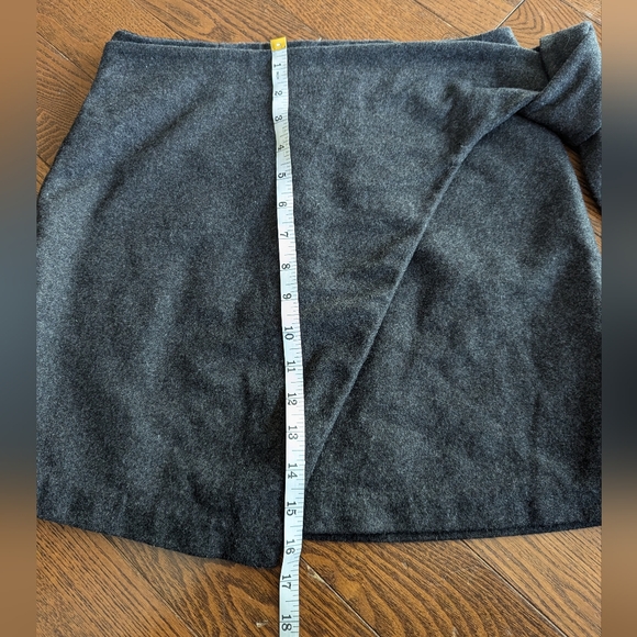 Wilfred Aritzia Wool Cashmere Front Twist Tie Mini Skirt Gray Herringbone Sz 6 - Picture 10 of 10